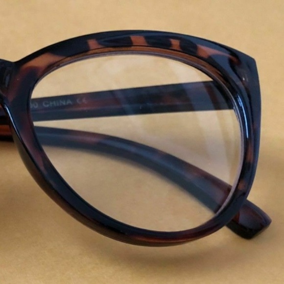 Betsey Johnson +2.50 TORTOISE Large ROUND Readers - Picture 4 of 5